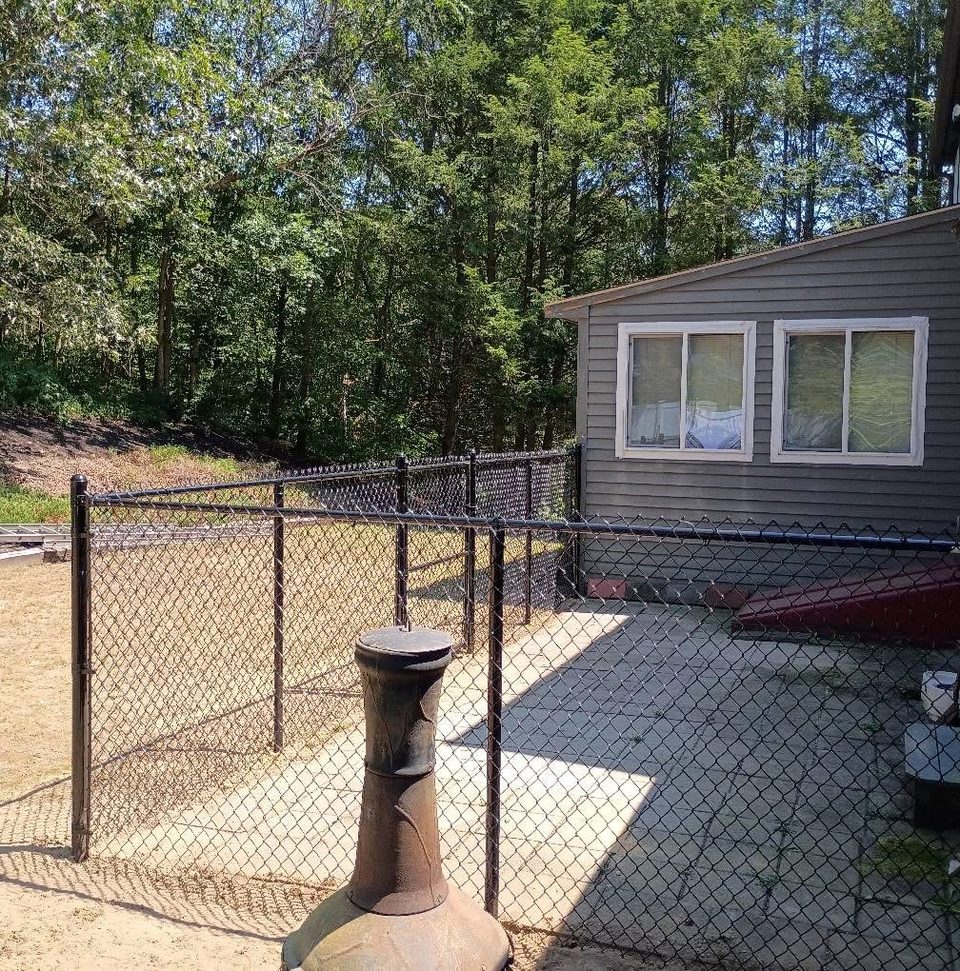 Chain link fence enclosing the yard of a single-storey home